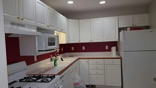 Kitchen_2 - 1405 Cain St