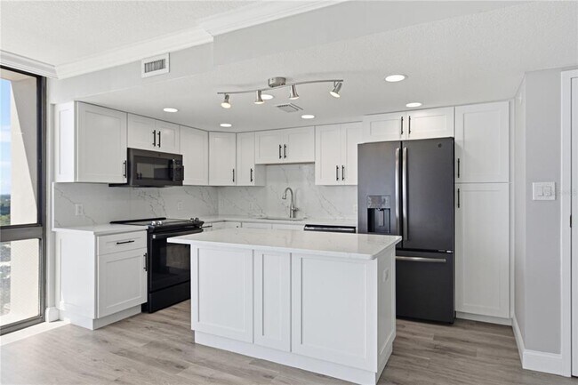 Building Photo - 3301 Bayshore Blvd
