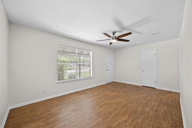 Building Photo - 8600 Hathaway Dr