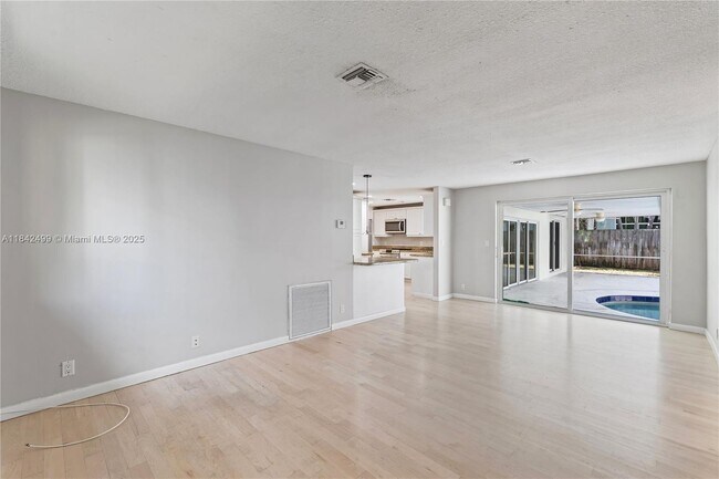 Building Photo - 565 NE Olive Way