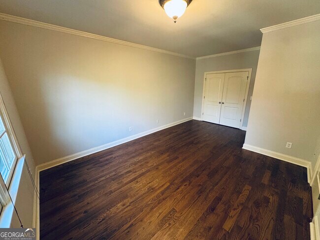 Building Photo - 1092 McLynn Ave NE