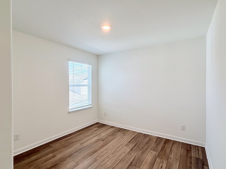 Building Photo - 10838 Emerick St