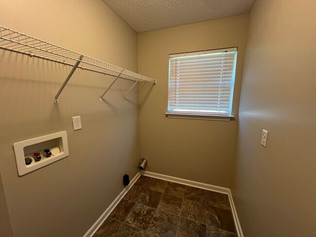 Building Photo - Cute 3 BR, 2 Bath near Christiana