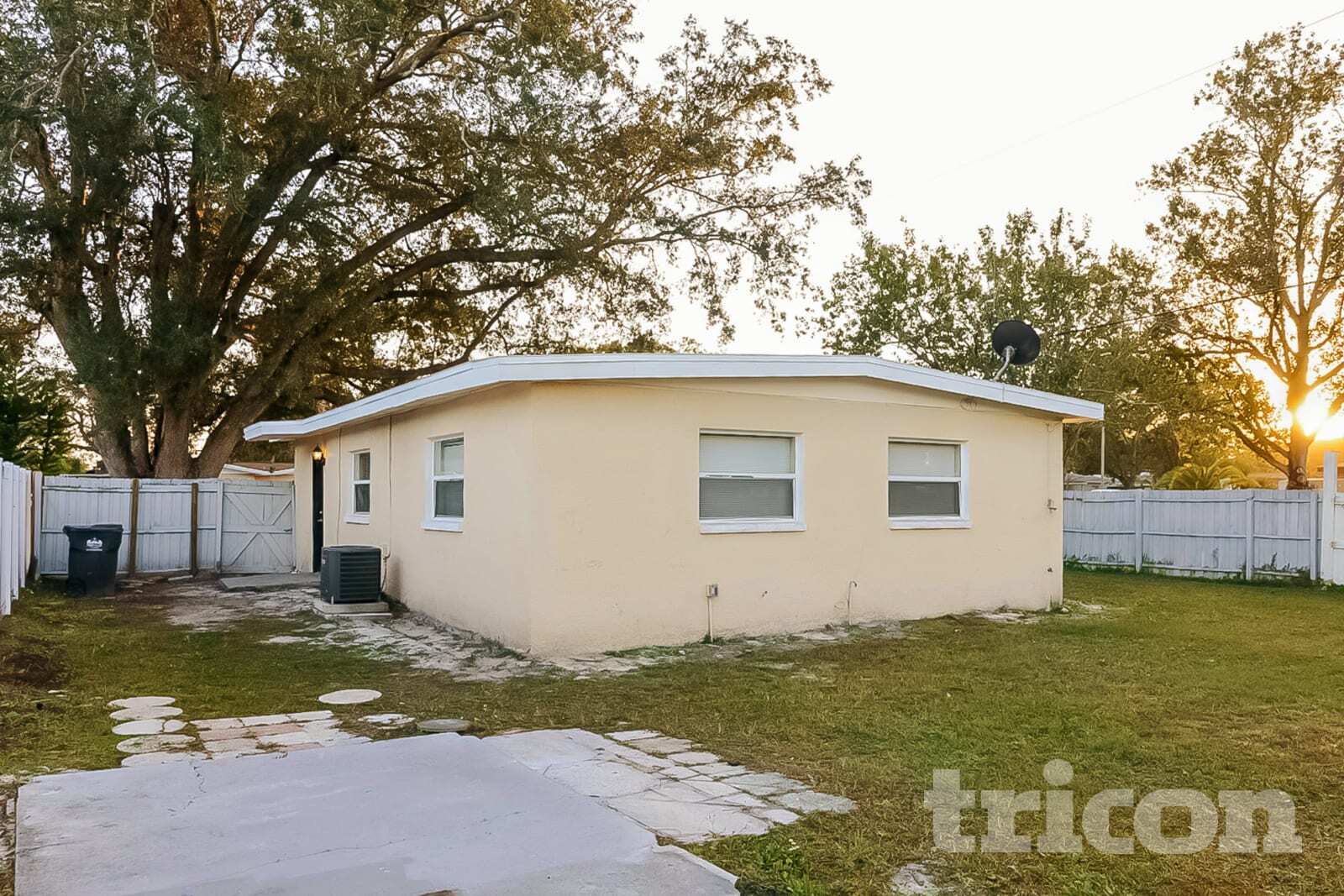 Building Photo - 4417 W Knox St