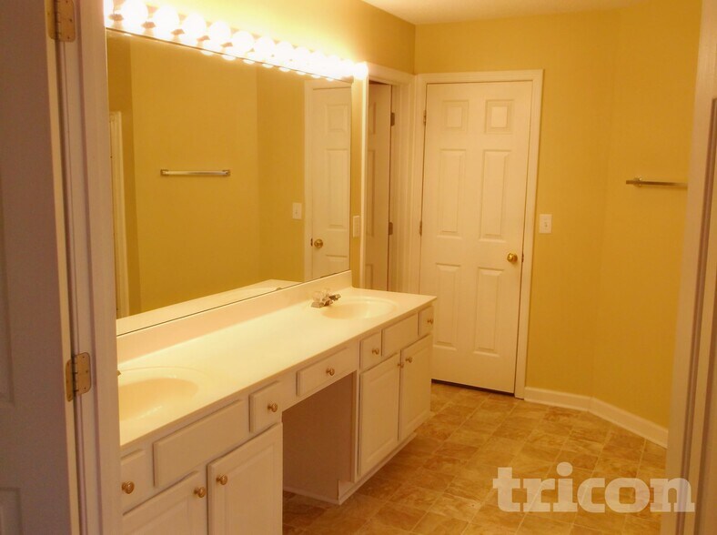 Building Photo - 3515 Donamire Way NW