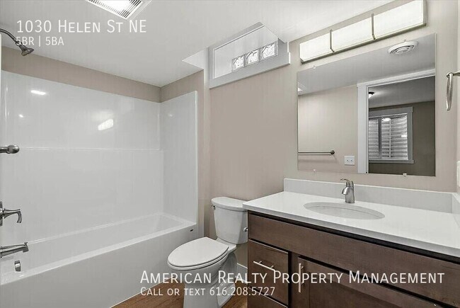 Building Photo - 1030 Helen St NE