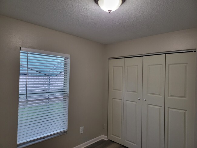 Building Photo - E9th