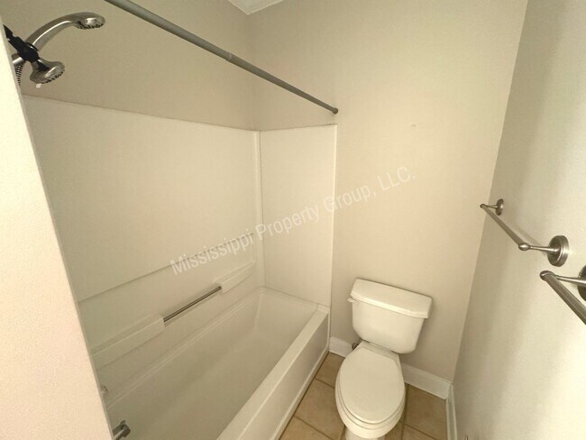 Building Photo - 3BD/3BA FOR RENT