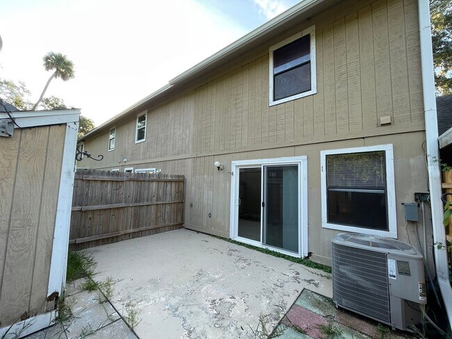 Building Photo - Townhome in Ormond Beach