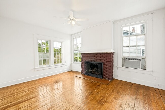 Building Photo - CHARMING 4-BEDROOM HISTORIC HOME IN TOBIN HILL
