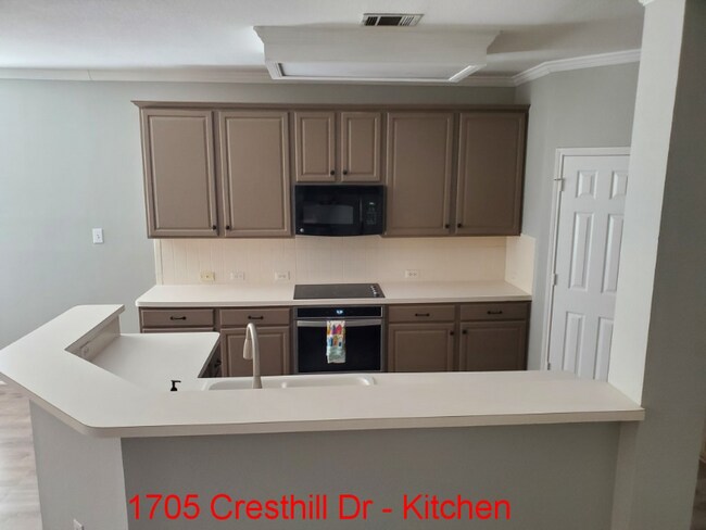 Building Photo - 1705 Cresthill Dr