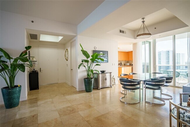 Building Photo - 15901 Collins Ave