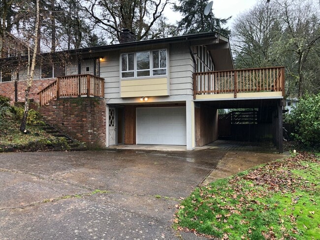 Building Photo - Updated 3 bedroom 3 bath house in Eugene!