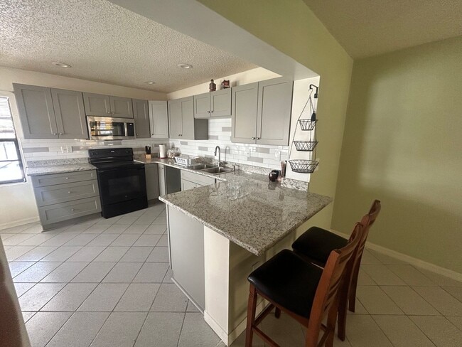 Building Photo - DIRECT GULF ACCESS 2/2 FOR RENT