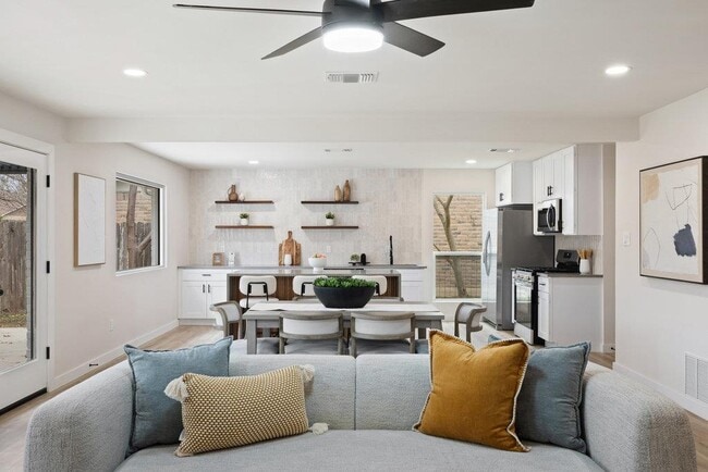 Building Photo - 6106 Bridlington Cir