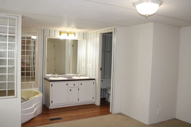 Building Photo - Updated Mobile Home