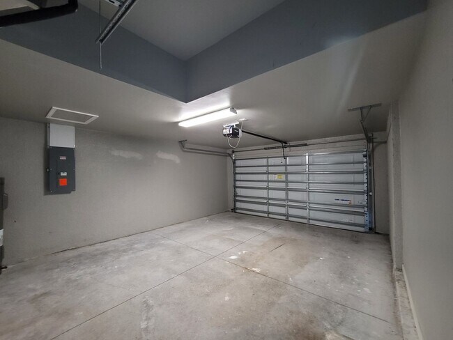 Building Photo - Duplex for rent
