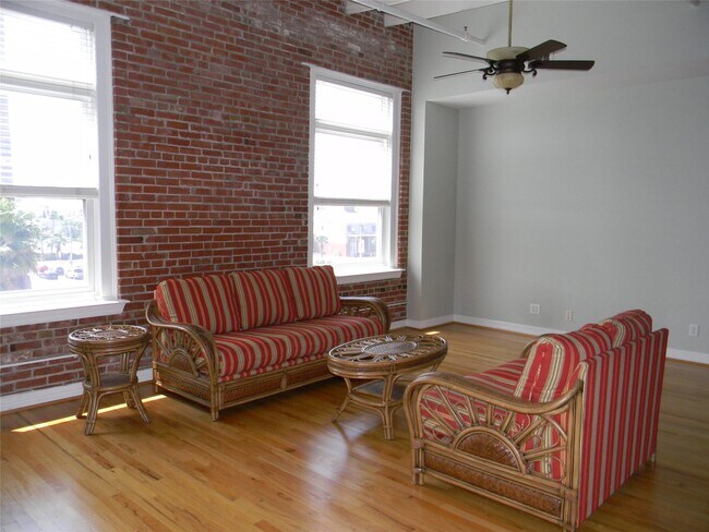 Building Photo - 100 20th St