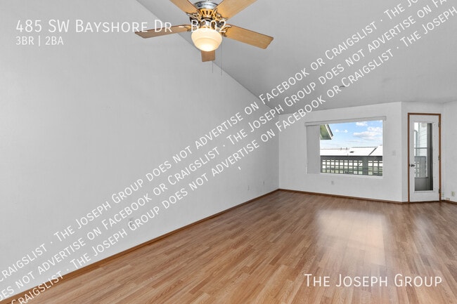 Building Photo - 485 SW Bayshore Dr