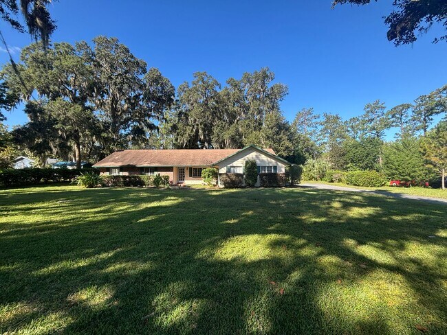 Building Photo - Forest of Golden Hills 3/2/2 ***Hidden Gem***