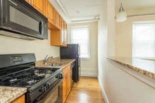 Building Photo - 140 Highland Ave