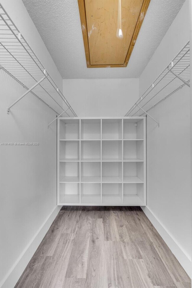 Building Photo - 3065 N Oakland Forest Dr