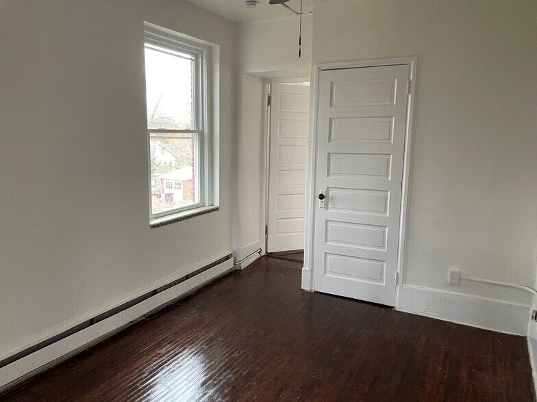 Building Photo - 608 S 24th St