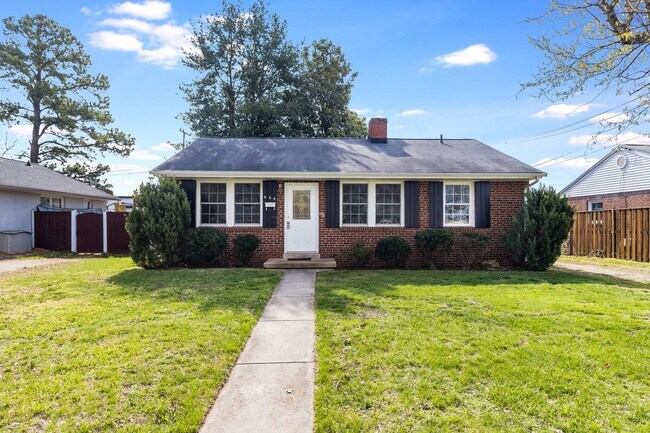 Building Photo - CITY OF FREDERICKSBURG 3 BEDROOM HOME FOR RENT