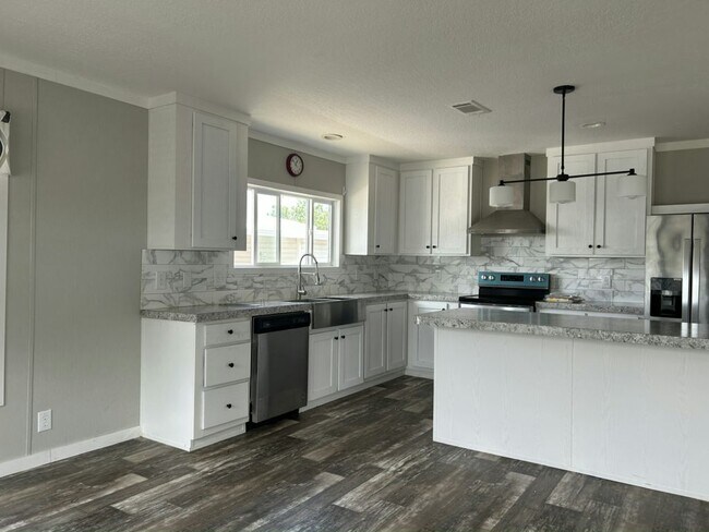 Building Photo - 456 Cecilia Dr