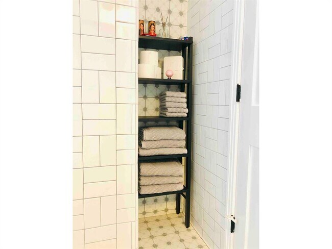 Building Photo - 3011 E 17th St