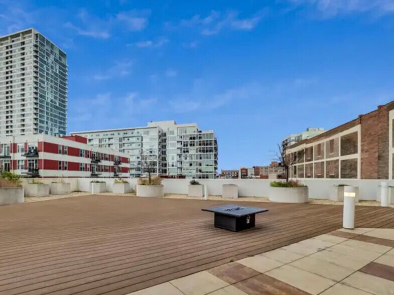 Building Photo - 1600 S Indiana Ave