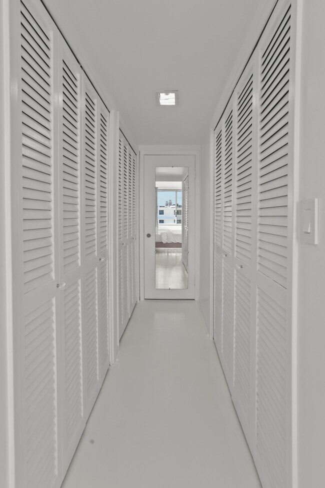 Building Photo - 170 N Ocean Blvd