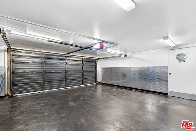 Building Photo - 11 Voyage St