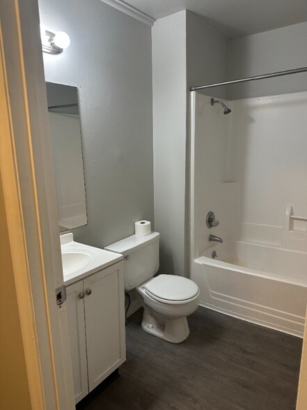 Building Photo - 219 W Flower St