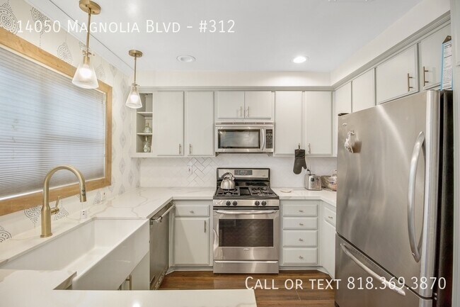 Building Photo - 14050 Magnolia Blvd