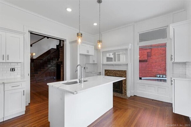 Building Photo - 131 Dwight St