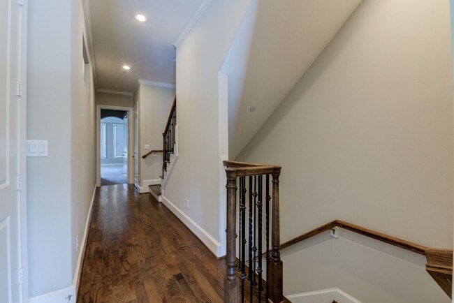 Building Photo - Spectacular Home 4 Bedrooms / 4.5 Bathroom...