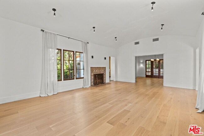 Building Photo - 6484 Ivarene Ave