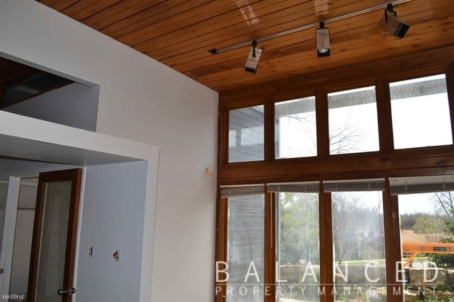 Building Photo - 5 br, 3 bath House - 1509 Alvamar Dr