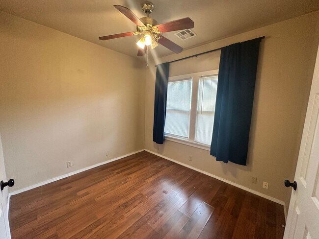 Building Photo - 750 S Jenkins Ave
