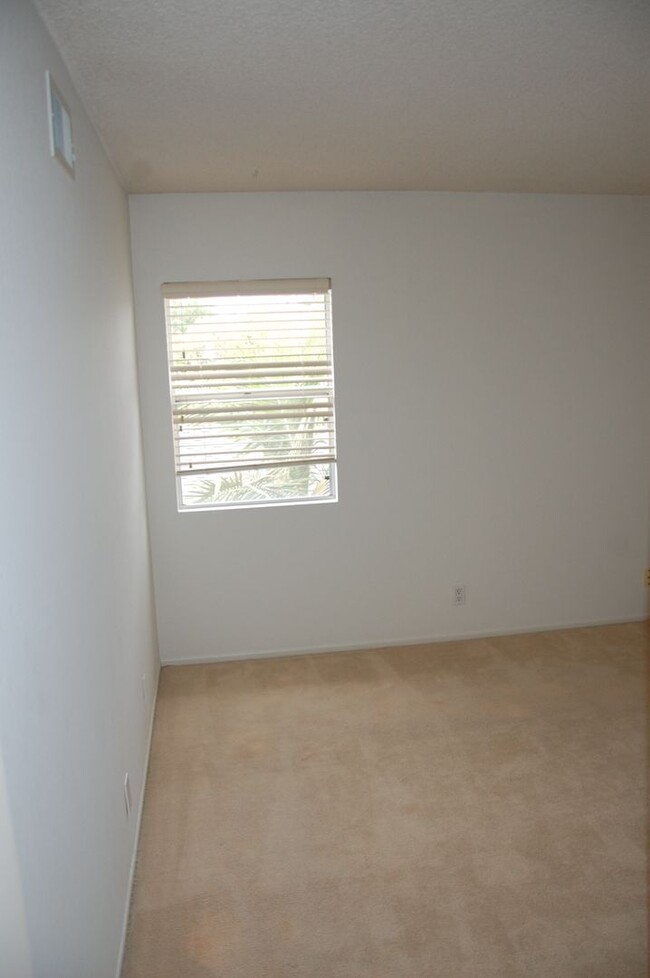 Building Photo - Goleta 3 Bedroom Townhouse