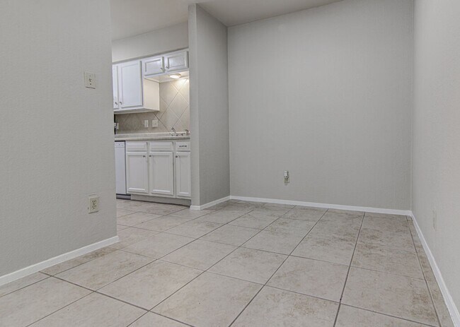 Building Photo - 900 Sirocco Dr