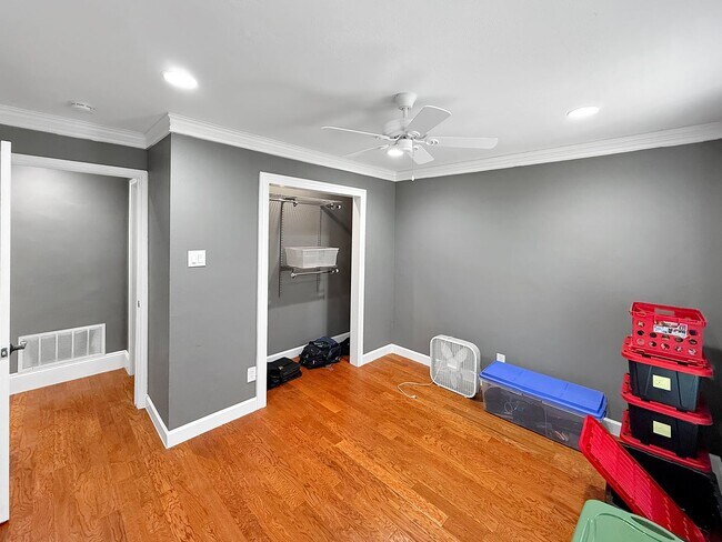 Building Photo - Your Contemporary Retreat in Garland, TX