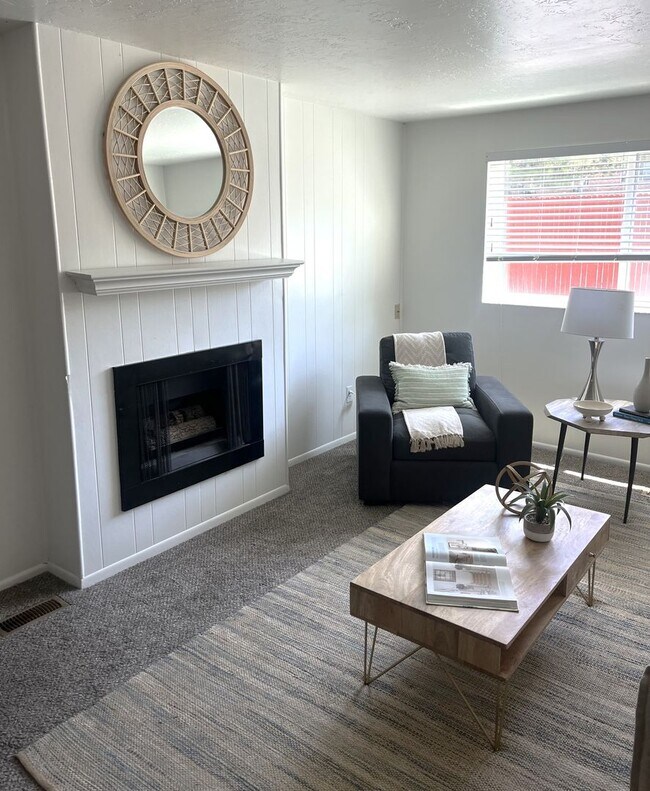 Building Photo - 2 Bedroom Condo for Rent