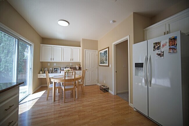 Building Photo - Beautiful Highland Reserve home 4 bedroom,...