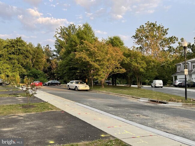 Building Photo - 113 Trails Way