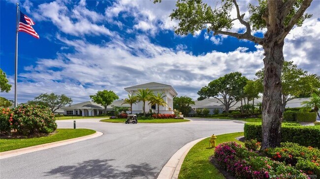 Building Photo - 3510 SE Cambridge Dr