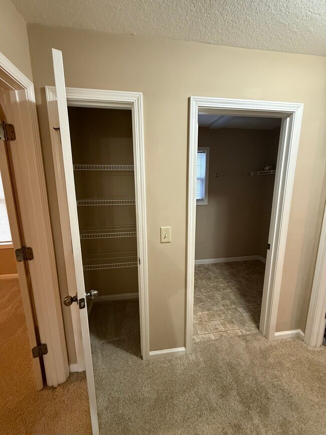 Building Photo - 9907 Thunderbolt Way