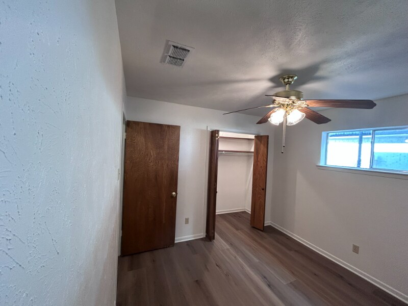 Building Photo - 902 Walnut St