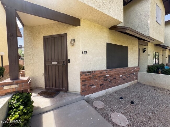 Building Photo - 170 E Guadalupe Rd